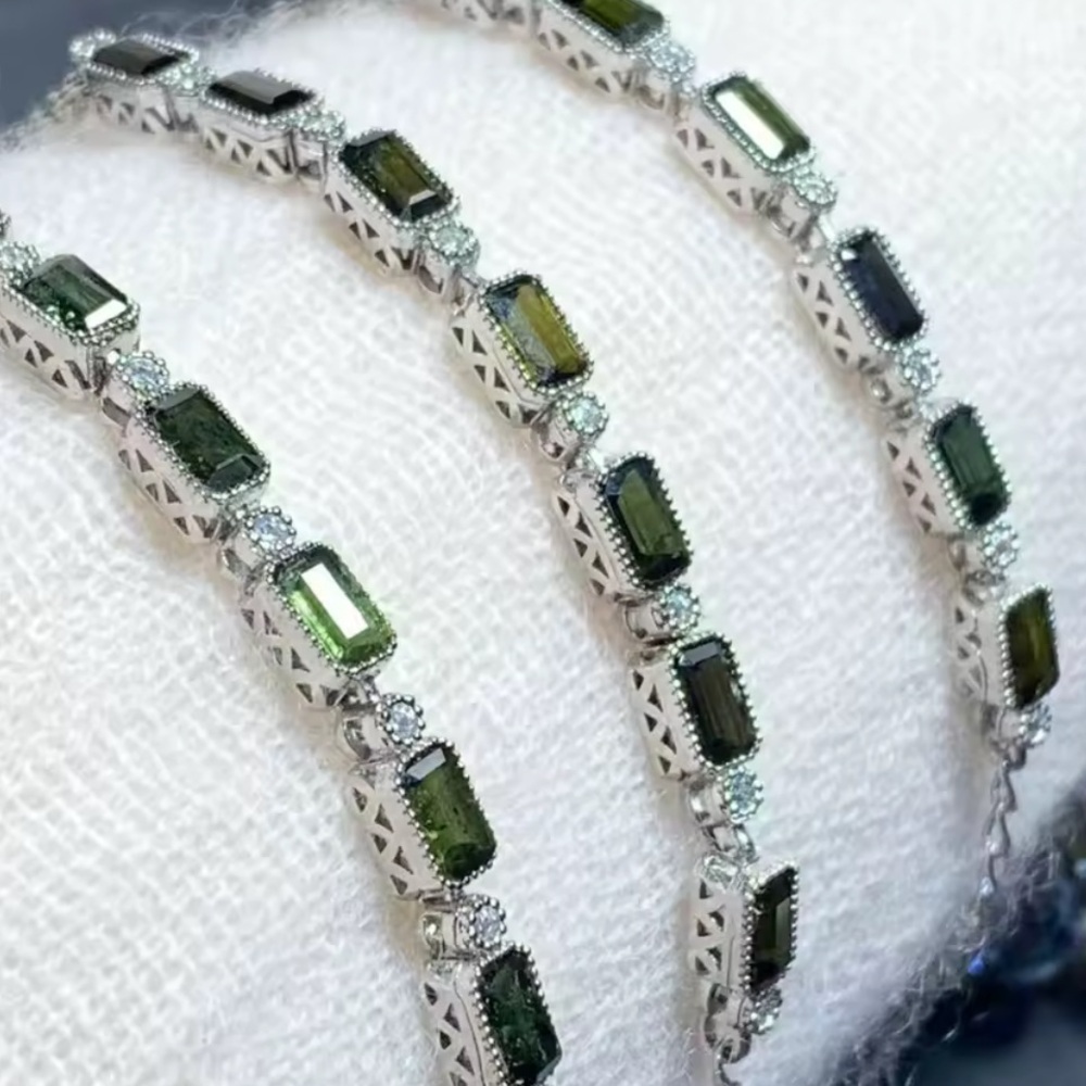 3ct Green Tourmaline Adjustable bracelet.